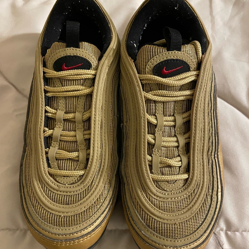 Nike Men's Metallic Gold Sneakers